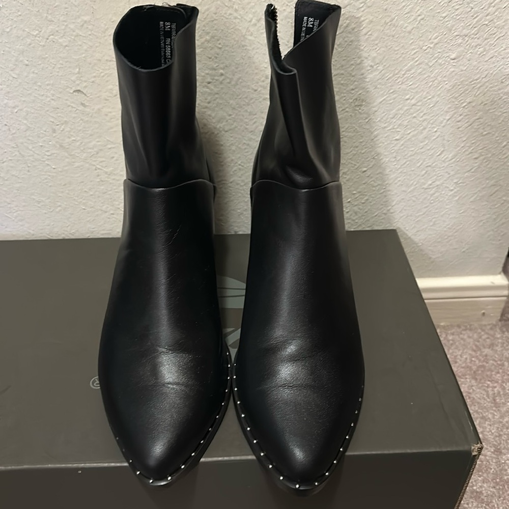 Treasure bond booties